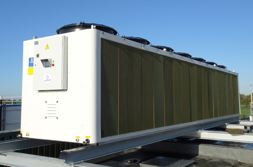 Low maintenance costs, savings on water consumption and legionella-proof are just some of the advantages of an adiabatic cooling tower. But how does an adiabatic cooling tower work exactly?